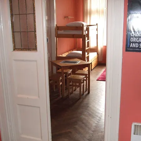 Old Walls Hostel *