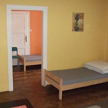 Old Walls Hostal