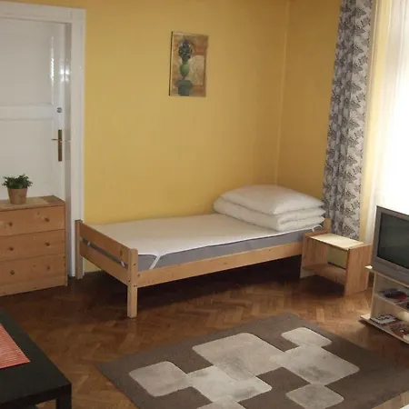 Hostal Old Walls
